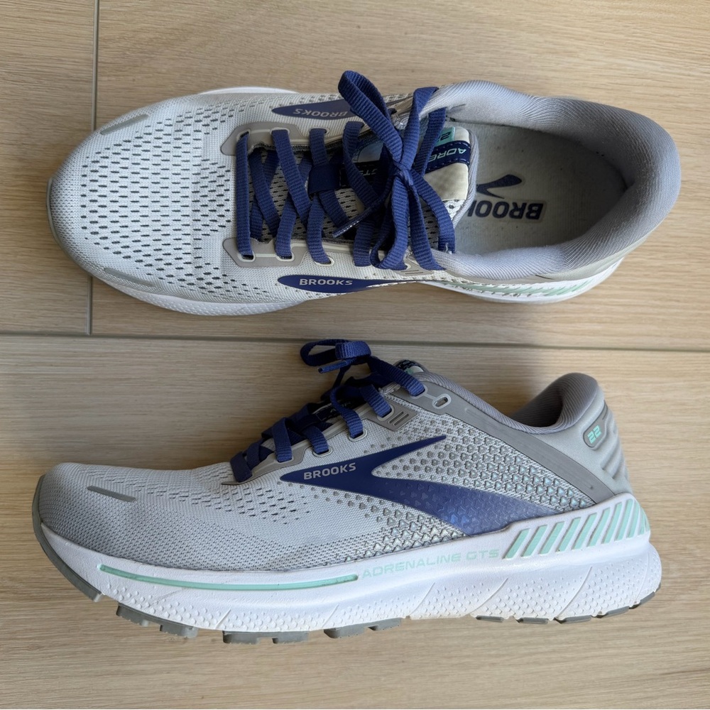 Brooks Adrenaline GTS 22 Running Shoe Women’s size 10